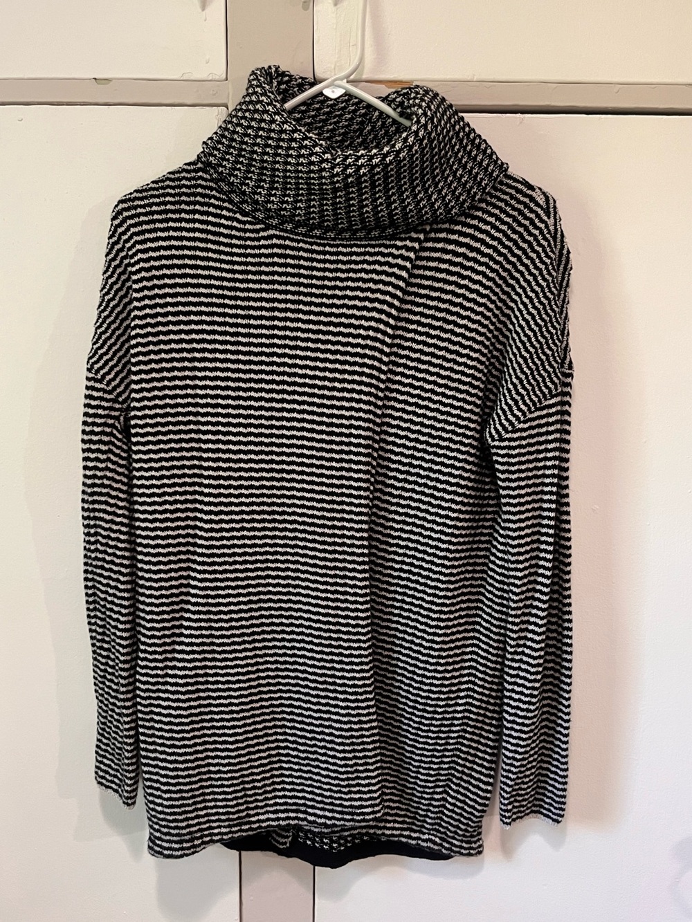 Cabi Fergie Split Pullover Turtleneck Sweater Black White Women’s Small